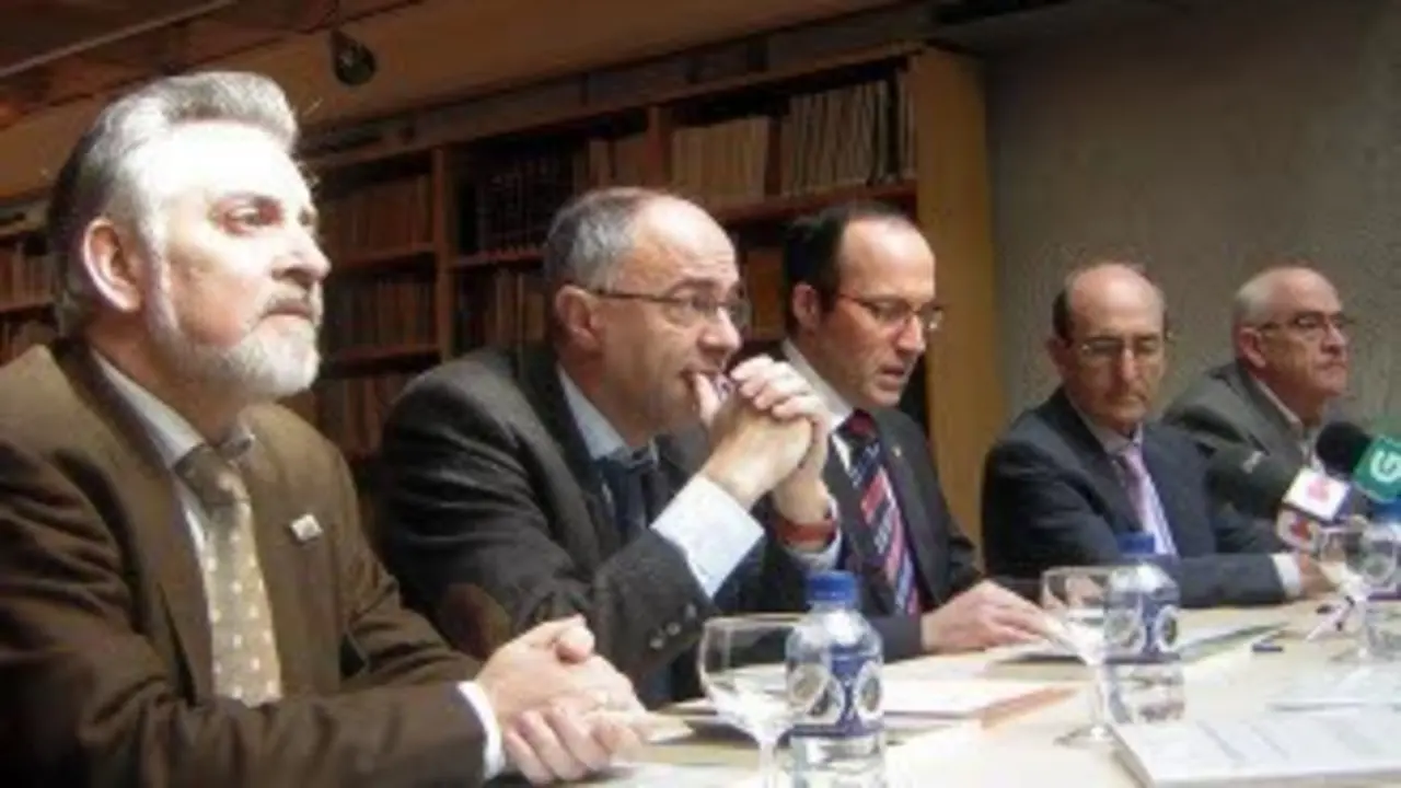 Mesa del acto de presentación del libro de homenaje a Andrés Tarrío