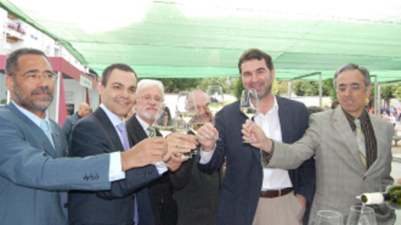 Autoridades en la inauguración de la Feira do Viño de O Ribeiro (AGN)
