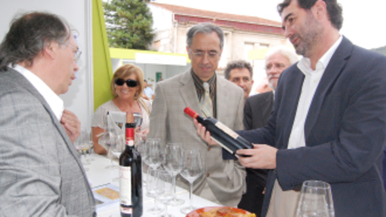 Autoridades en la Feira do Viño do Ribeiro (FOTO: AGN)
