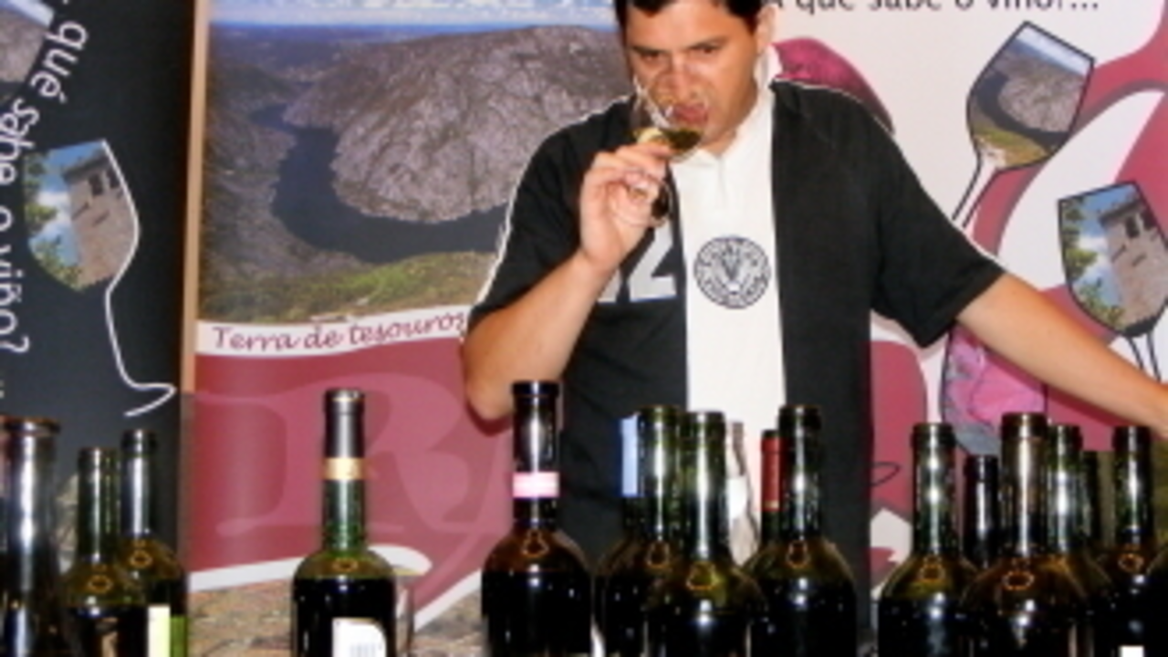 Un momento de la cata en el Parador de Monforte (Foto: C.R.D.O. Ribeira Sacra)