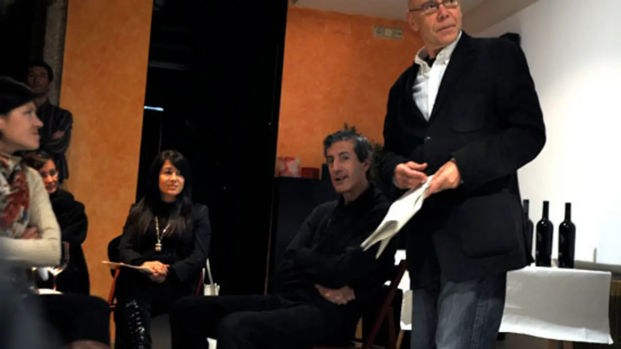 La profesora-lectora María Outes (i), el bodeguero Manuel Docampo y el historiador Xavier Castro