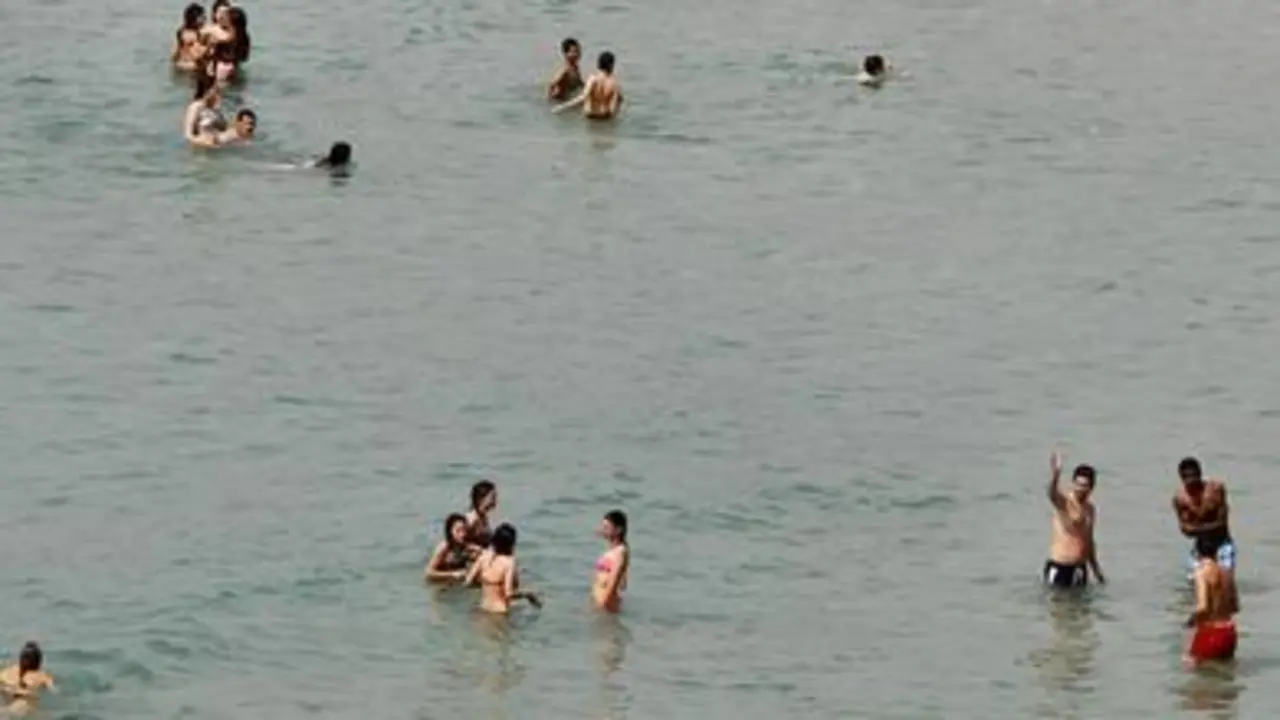 Bañistas en una playa
