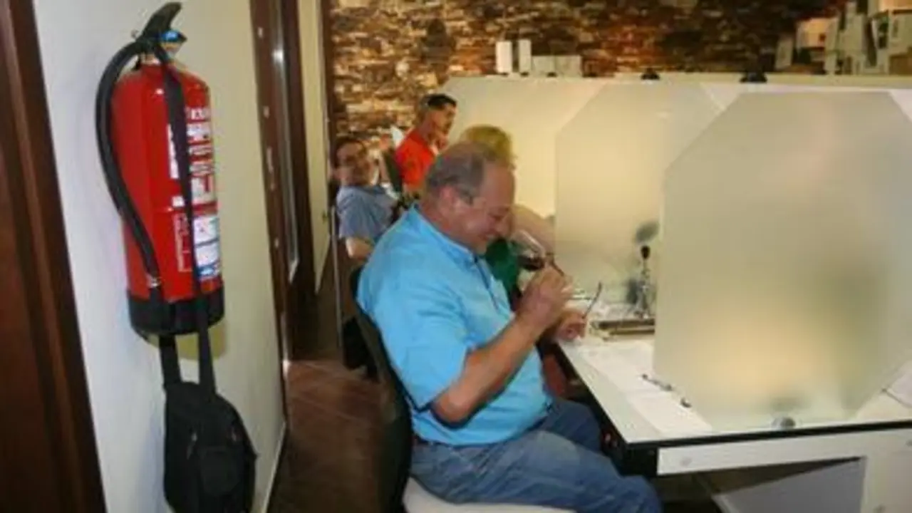 Un momento de la cata (Foto: TOÑO PARGA)