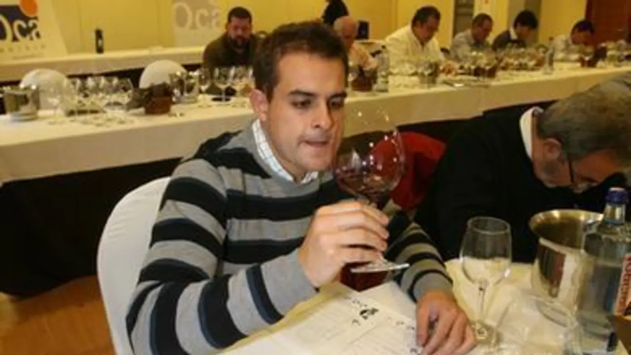 Un momento de la cata en Augasantas. Foto: TOÑO PARGA