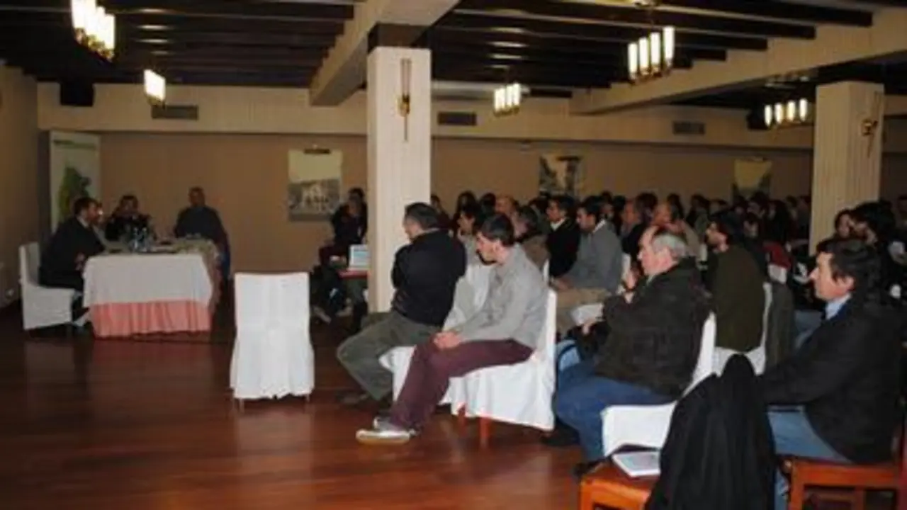 Asistentes al seminario sobre cerveza celebrado en Sarria. Foto: PORTO