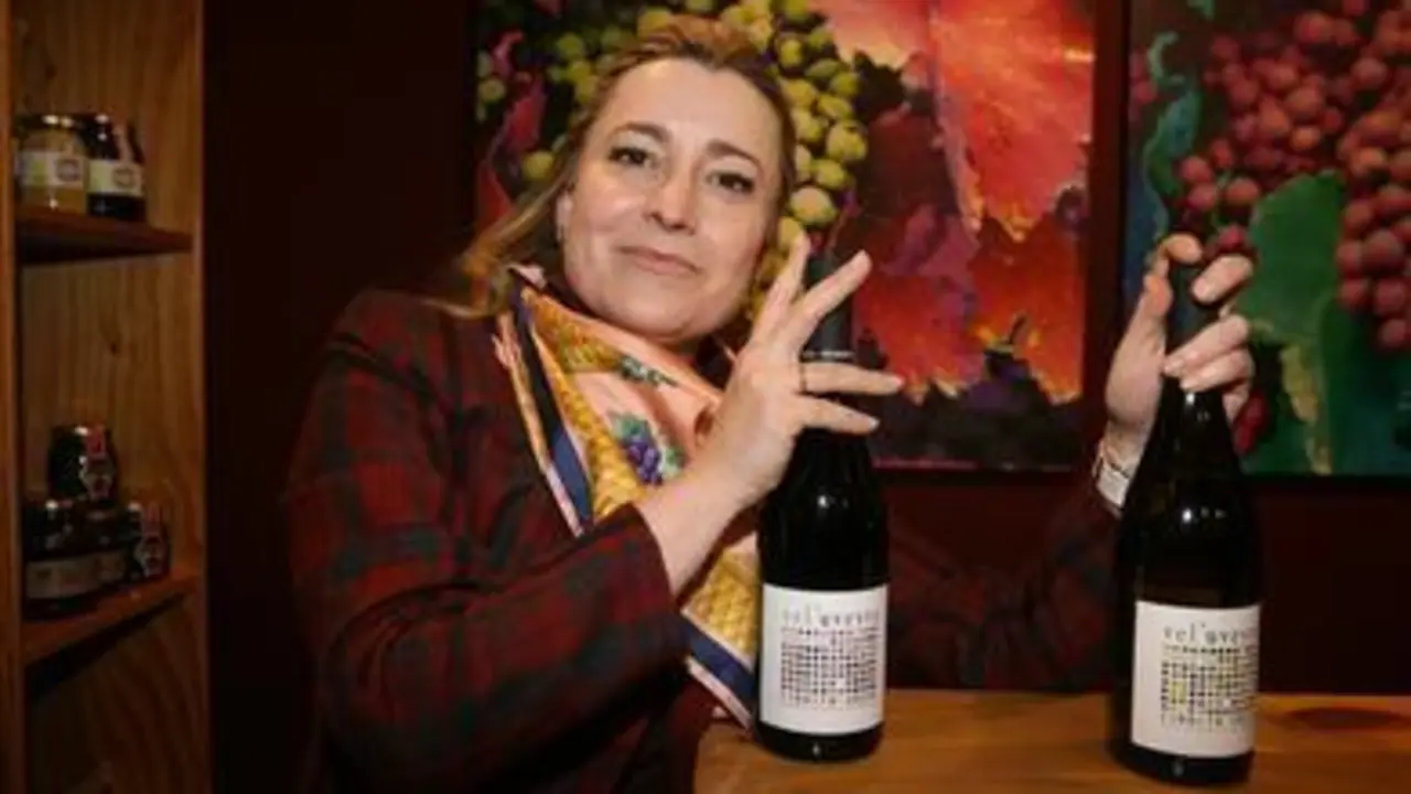 Yravedra presentó los Vel'Uveyra recientemente en el centro del vino de Monforte (Foto: TOÑO PARGA)