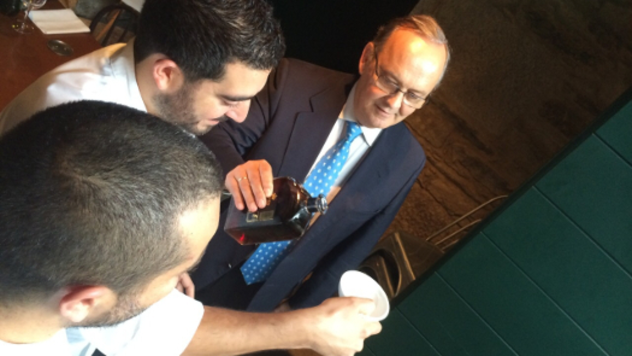 El enólogo, con los chefs de Abastos 2.0.