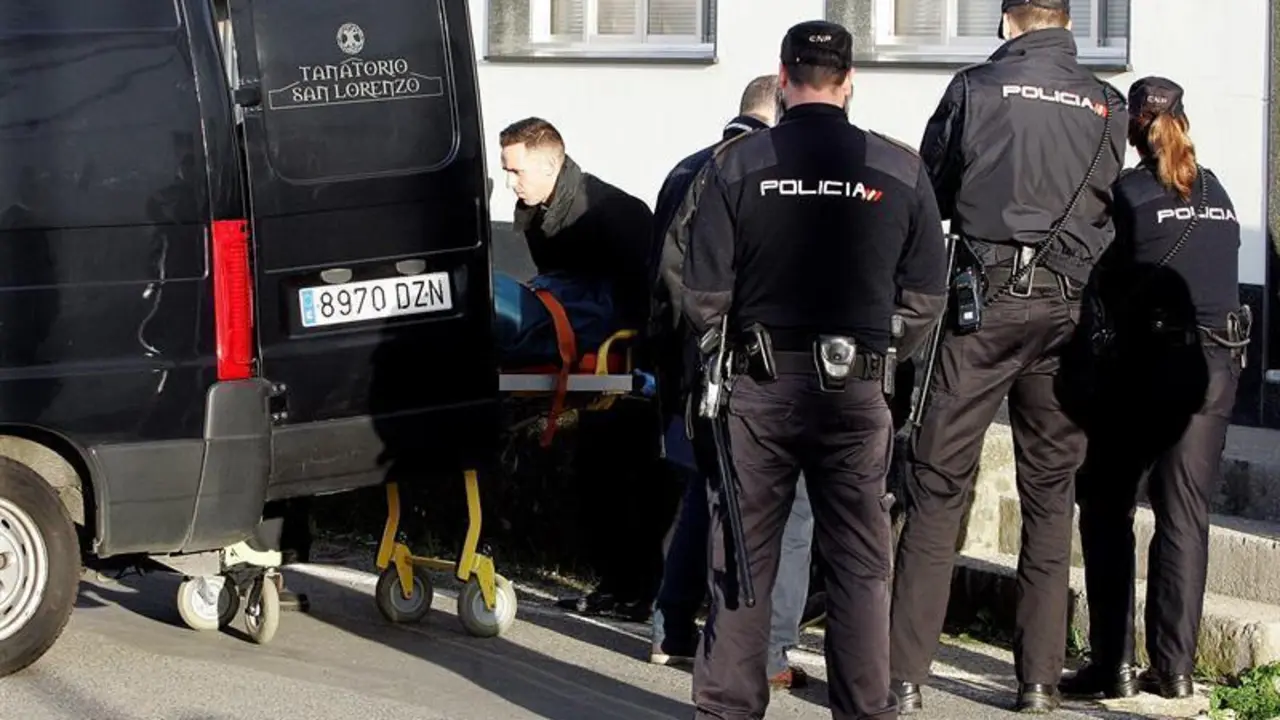 La Policía Nacional investiga la muerte, producida presumiblemente con un arma blanca, de una mujer en Narón