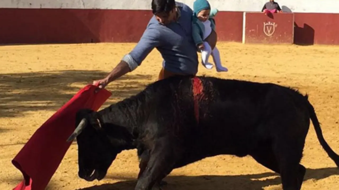 Fran recibe críticas por exponer a un riesgo innecesario a su hija y Cayetano se muestra ligero de ropa