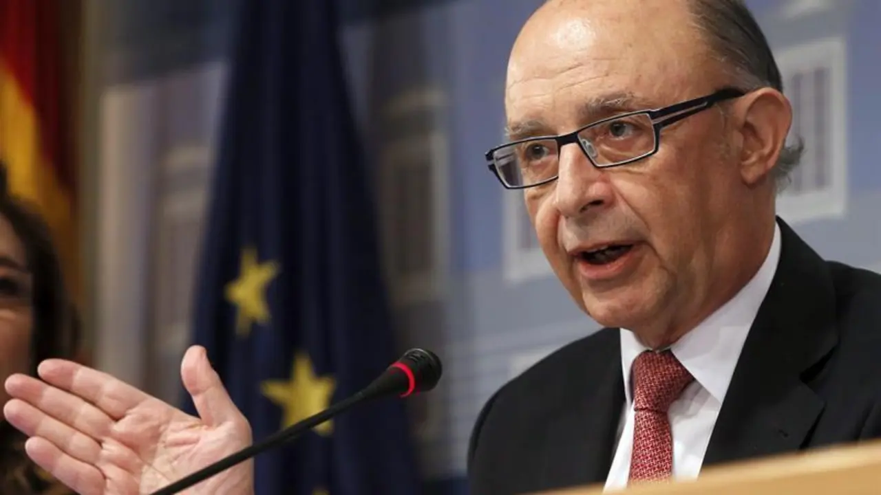 El ministro de Hacienda y Administraciones Públicas, Cristóbal Montoro, ha comparecido este jueves en rueda de prensa para explicar los datos de déficit en 2015 en España