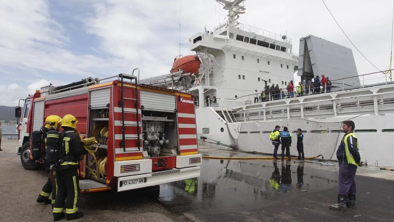 Los Bomberos de Pontevedra trabajaron durante hora y media en las labores de extinción