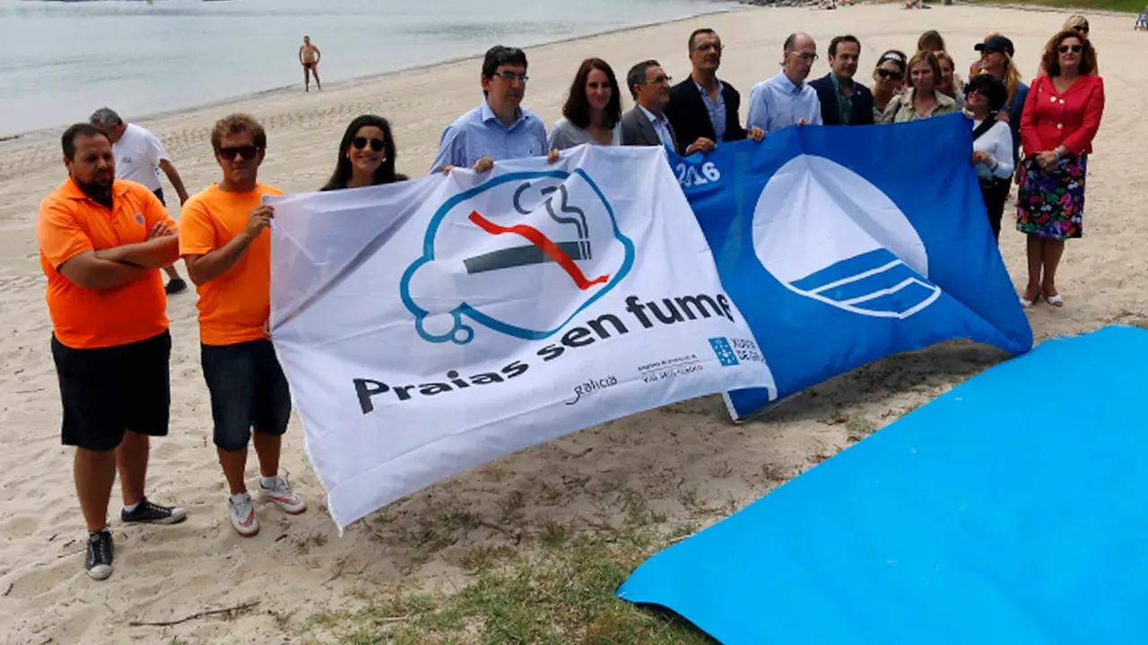 Almuiña presenta la red de Praias sen fume 