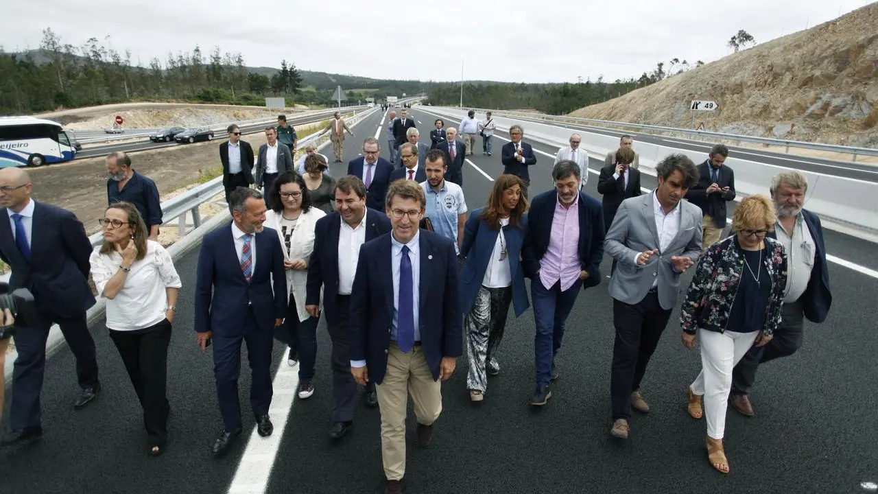 El presidente de la Xunta, Alberto Núñez Feijóo, preside el acto de inauguración de la autovía