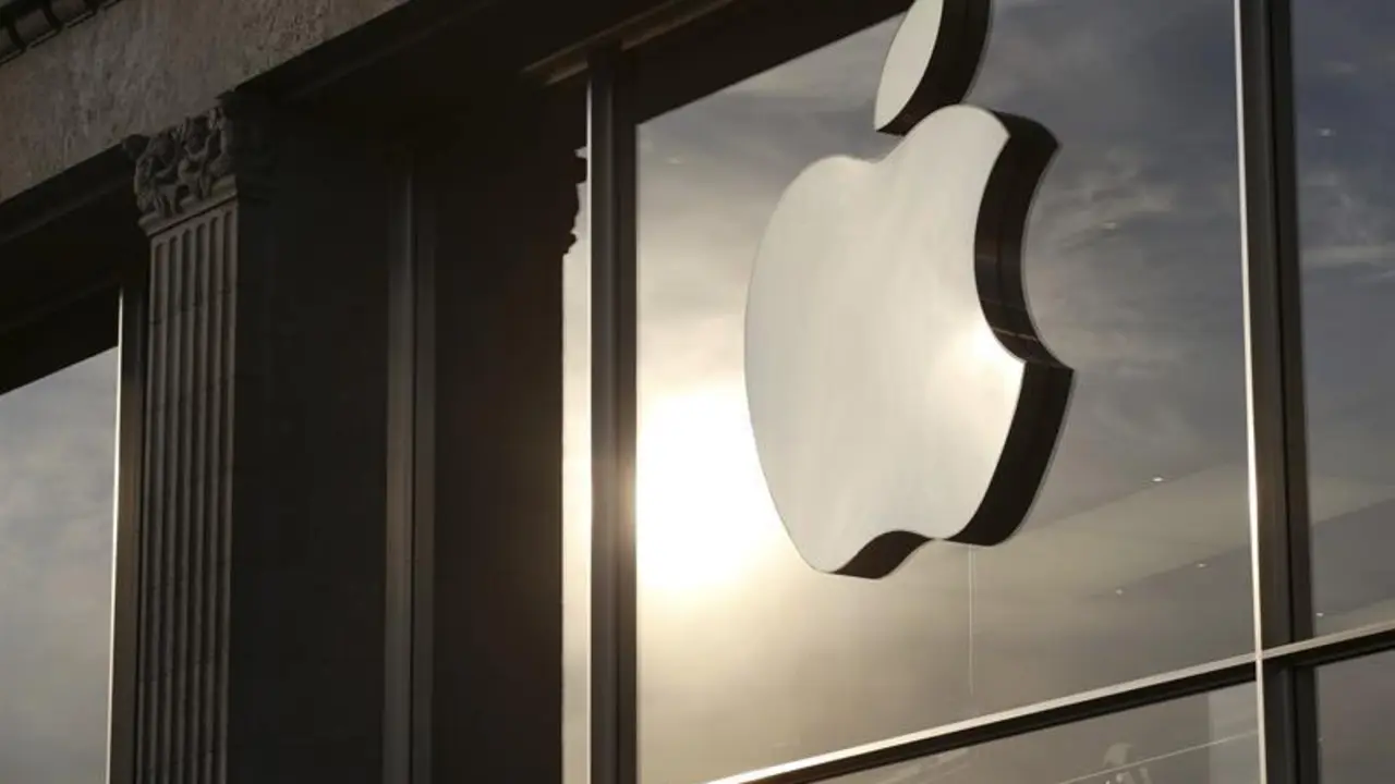 Logotipo de Apple en una tienda