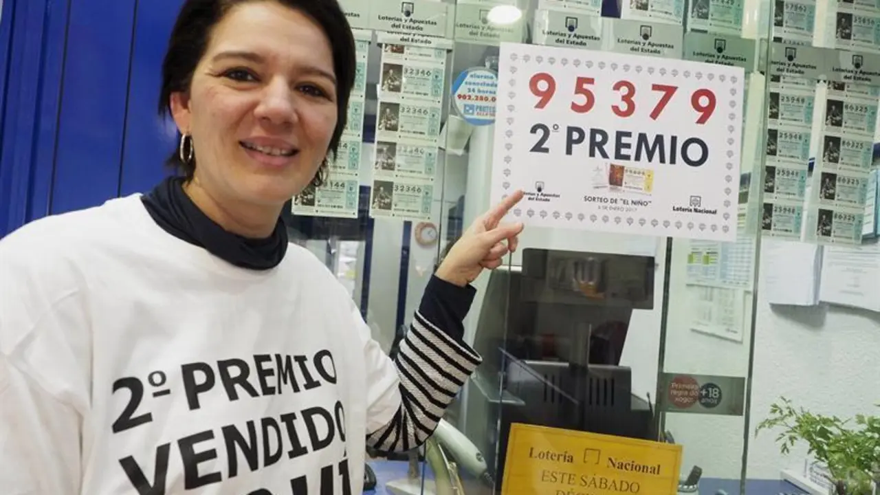 Ana, dueña de la Administración de Lugo donde se dio el segundo premio del sorteo de El Niño