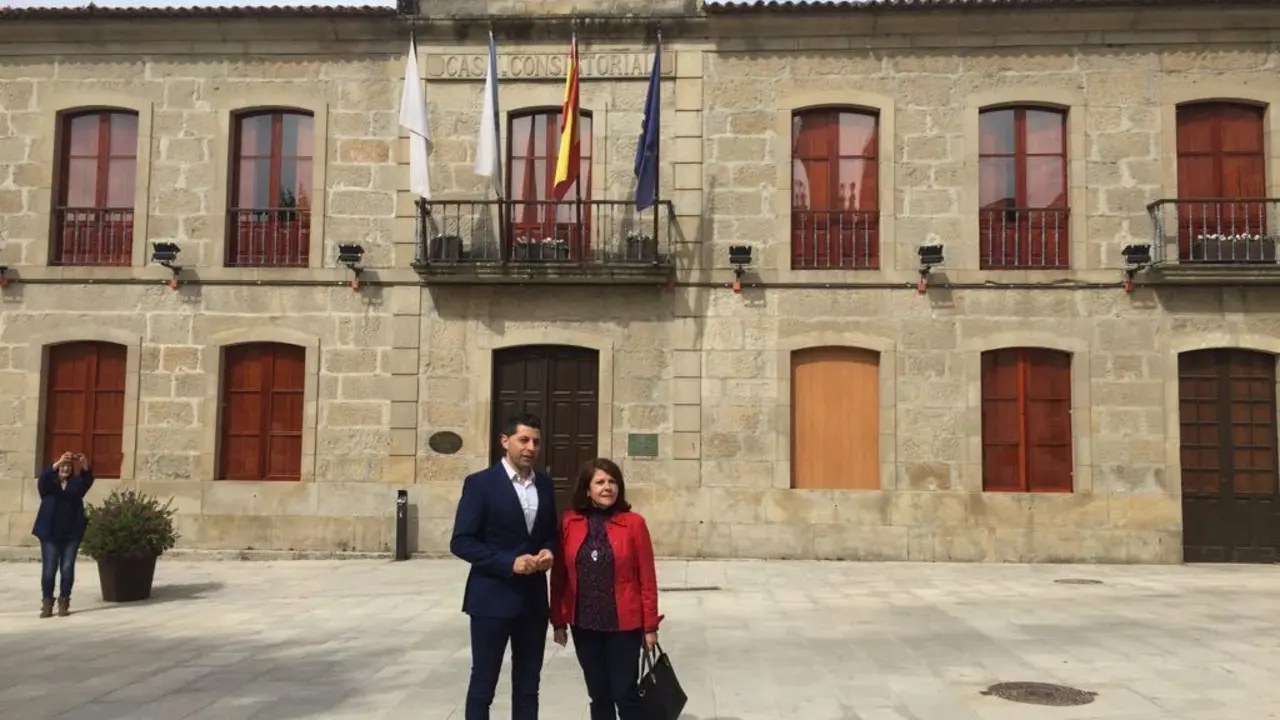El regidor de Ponte Caldelas, Andres Díaz, y la alcaldesa en funciones de Poio, Chelo Besada, este sábado