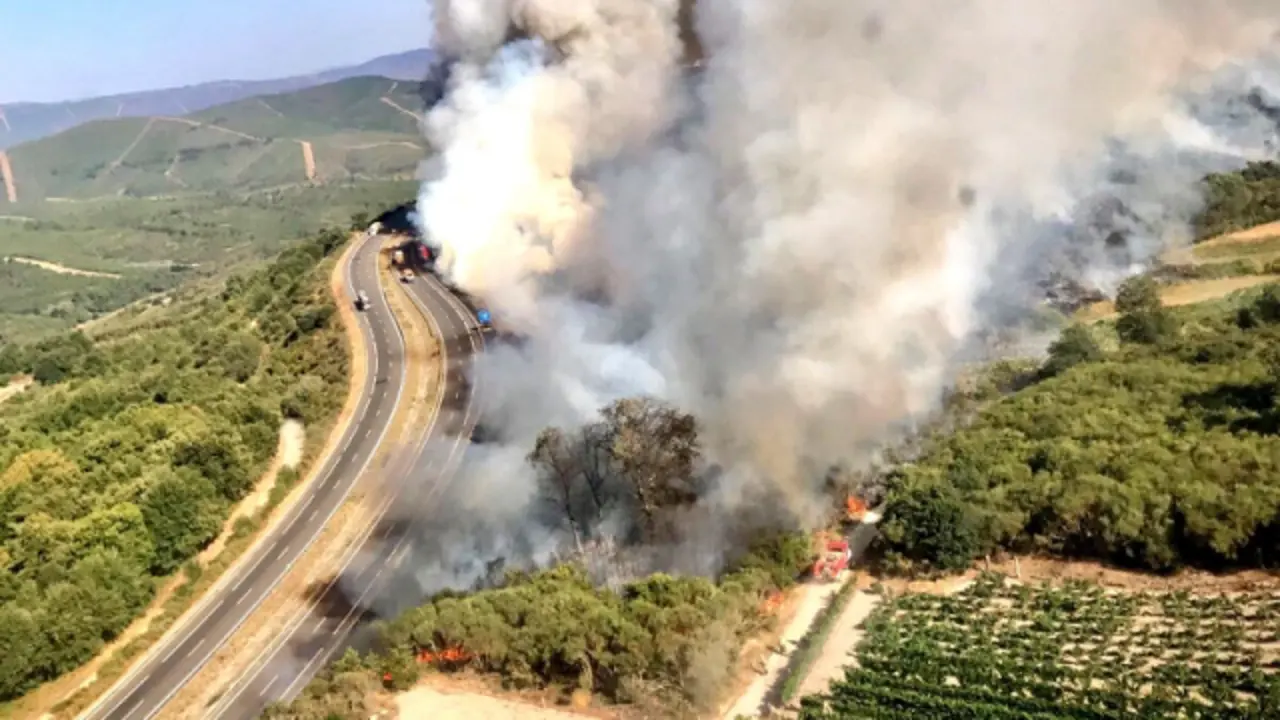 Vista del incendio de Guimarei