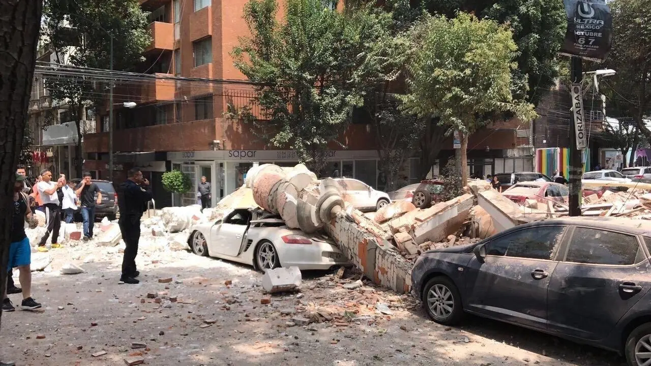 Edificios derruidos en la colonia de Lindavista, en México DF, en donde vive una amplia comunidad de emigrantes de A Lama