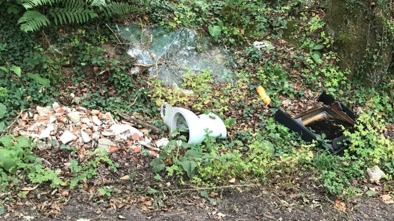 Vertedero incontrolado en Meilán