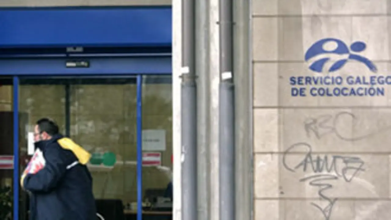 El desempleo alcanza su nivel más alto en doce años y la afiliación a la Seguridad Social baja por primera vez desde 2001. (EPL)