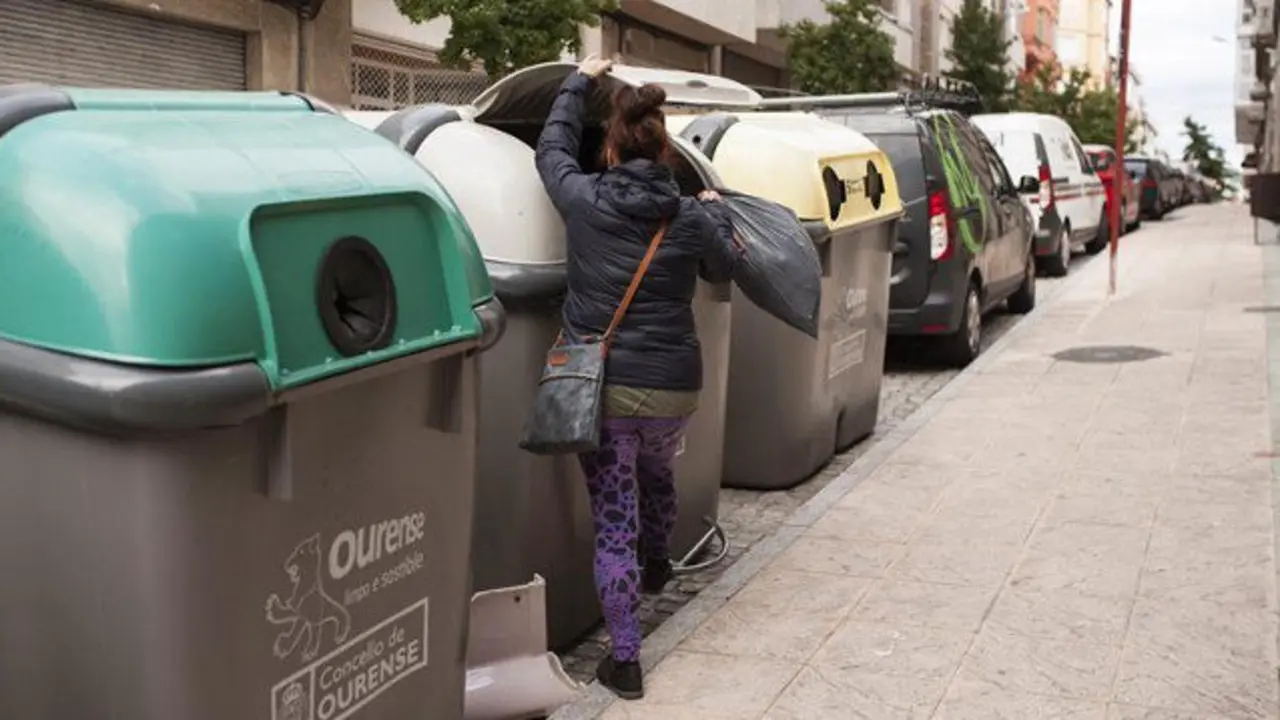 Contenedor de Ourense en el que fue localizado el bebé. AEP