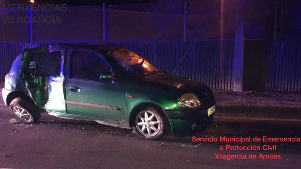 Estado en el quedó el coche. FACEBOOK PROTECCIÓN CIVIL