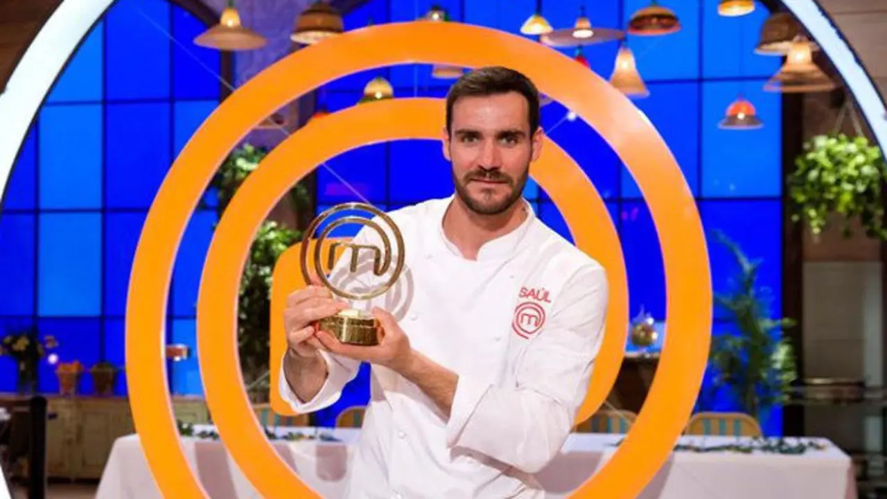 El policía y piragüista Saúl Craviotto, tras proclamarse ganador de 'MasterChef Celebrity 2'. TVE