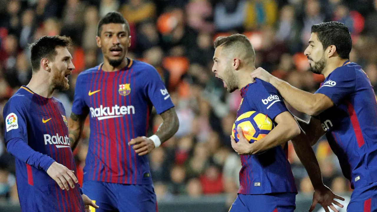 Jordi Alba celebra el tanto con sus compañeros