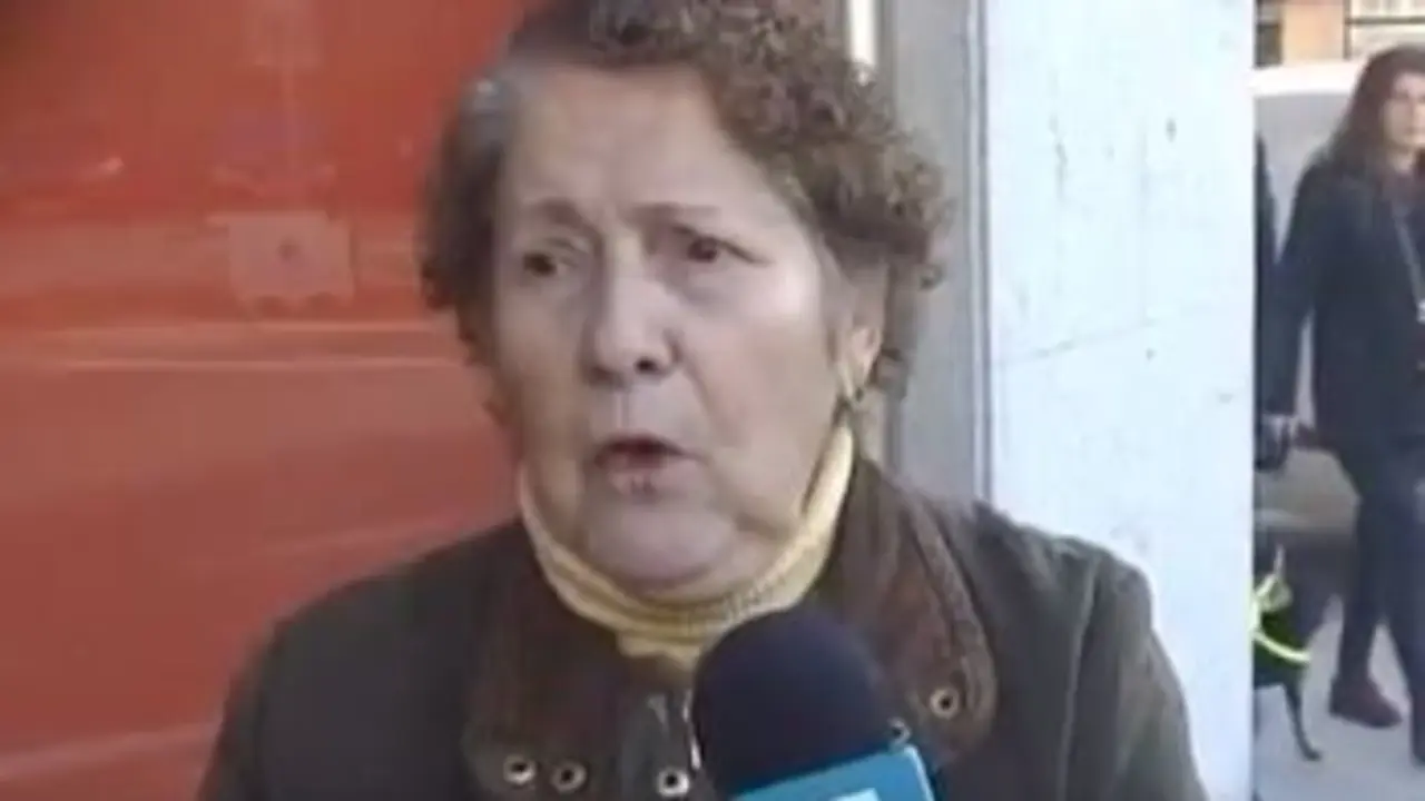 Mujer entrevistada por la TVG sobre anglicismos