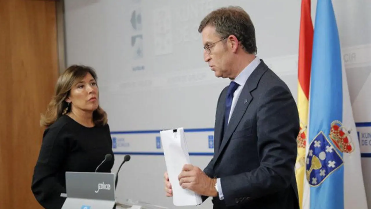 El presidente de la Xunta, Alberto Núñez Feijóo, y la conselleira de Medio Ambiente, Beatriz Mato, este jueves. LAVANDEIRA JR. (EFE)