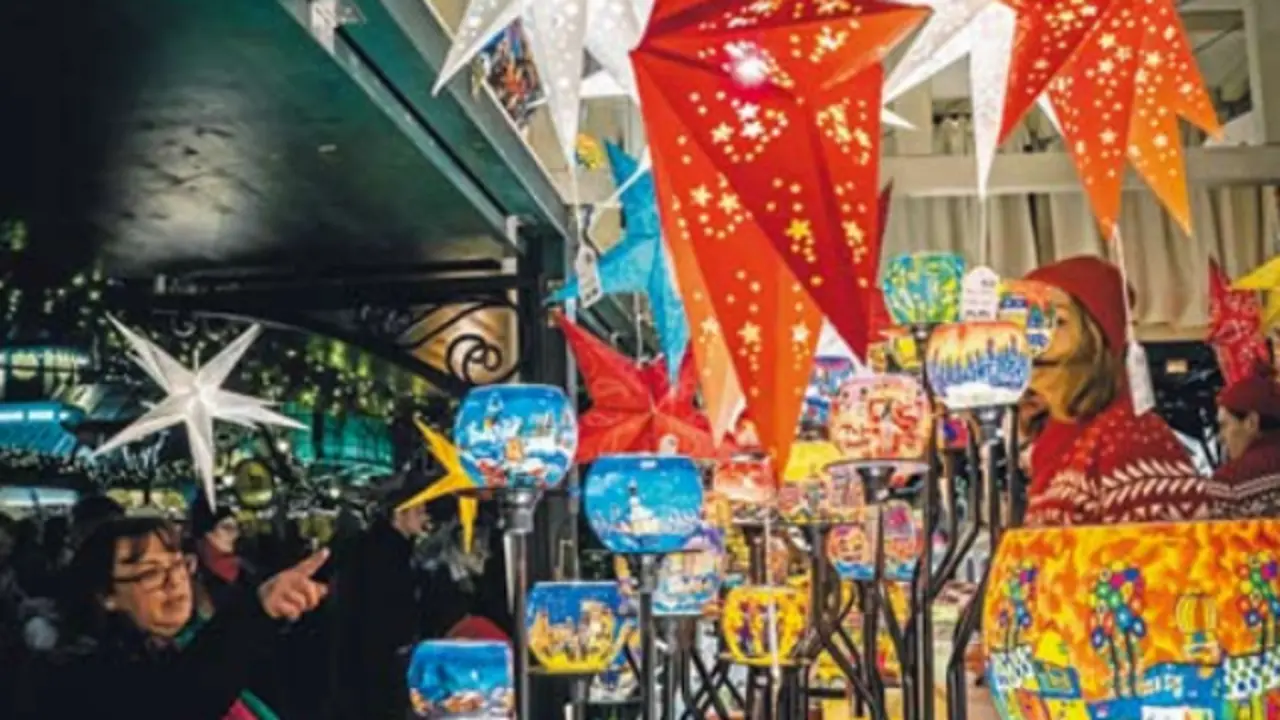 Os mercados de Nadal de Hamburgo abren en novembro. SRDJAN SUKI (EFE)