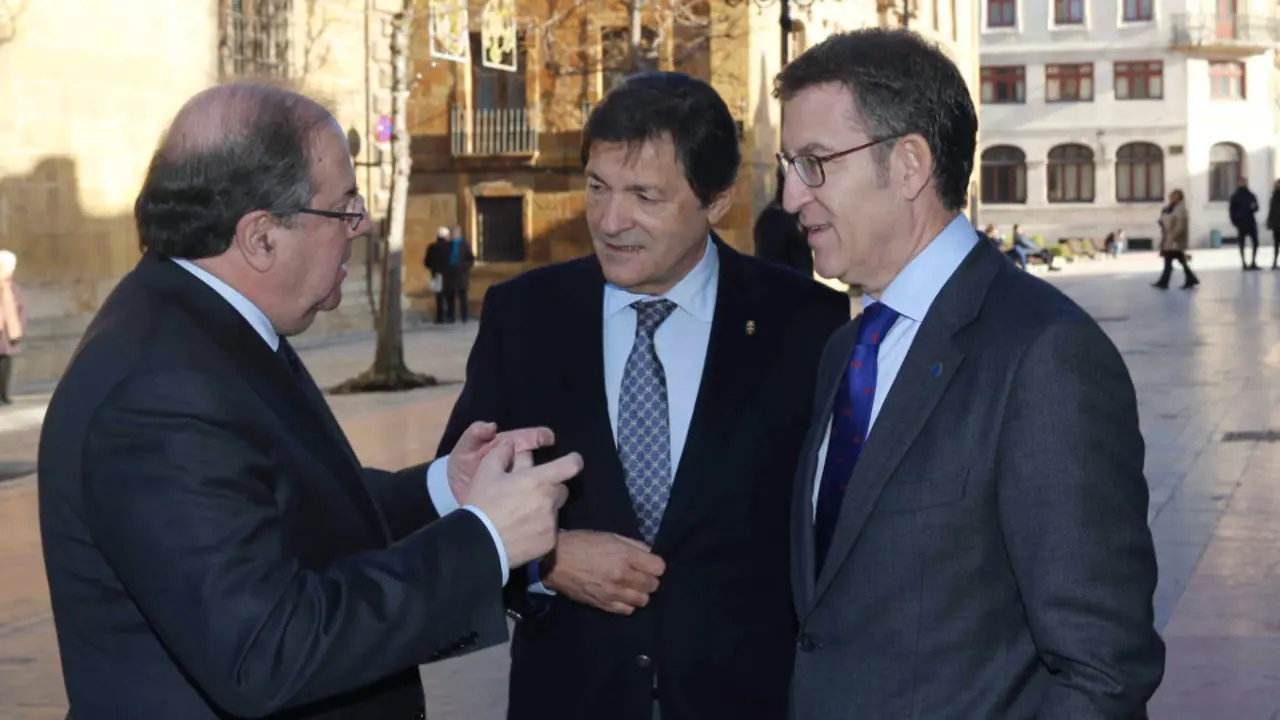 Juan Vicente Herrera, Javier Fernández y Alberto Núñez Feijóo. JOSÉ LUIS CEREIJIDO (EFE)
