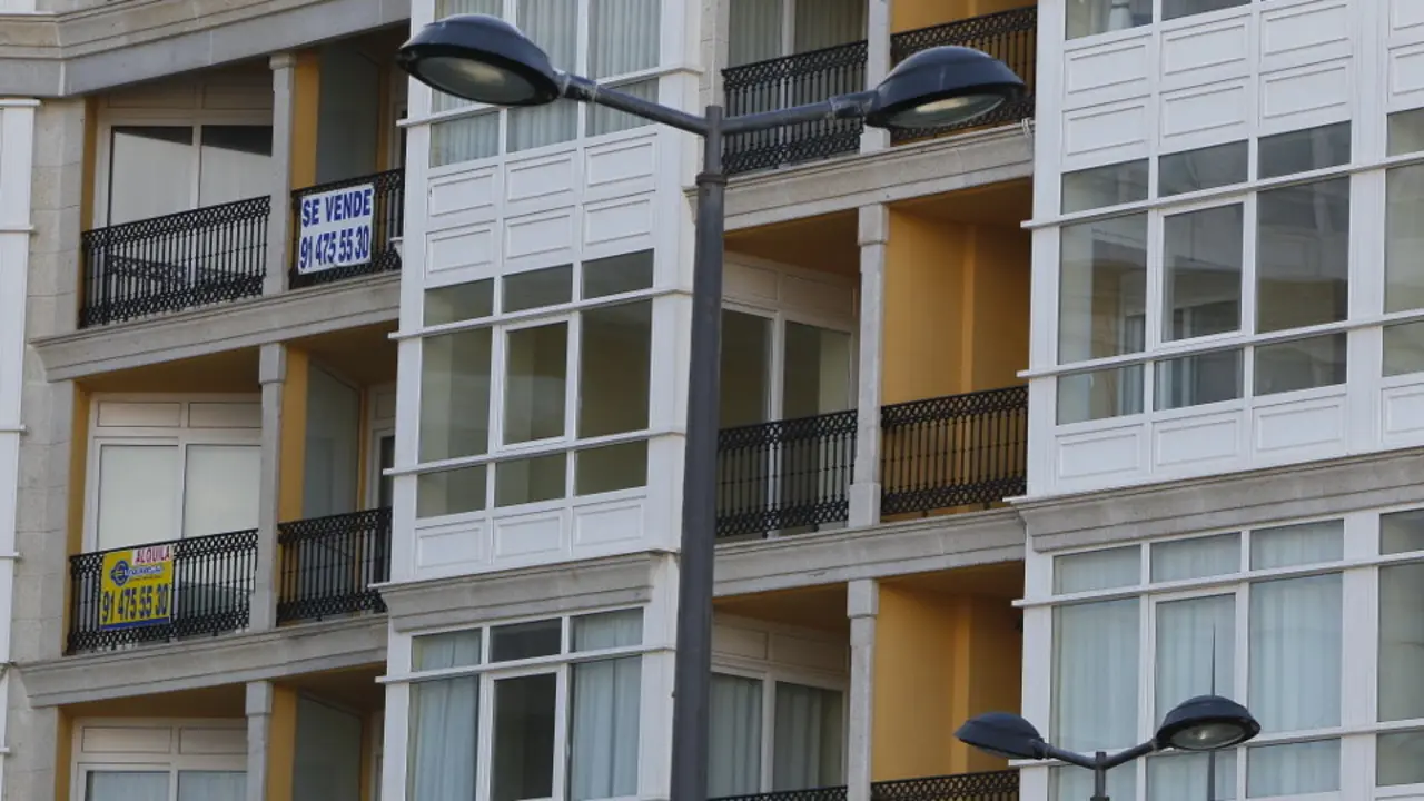 Un edificio en venta, en Foz, hace a&ntilde;os. JOS&Eacute; M&ordf;  &Aacute;LVEZ