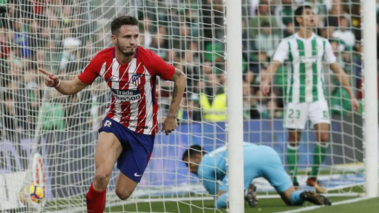 Saúl Ñíguez celebra el gol. JOSÉ MANUEL VIDAL (EFE)