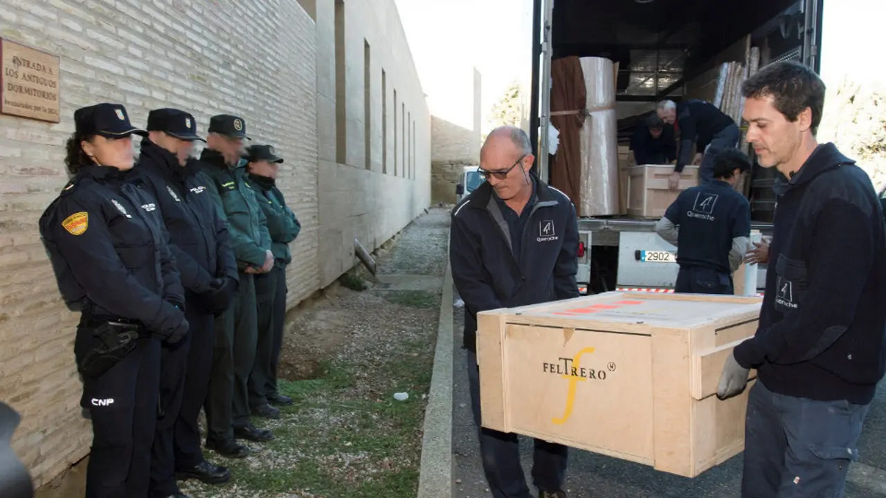 Las obras del Monasterio de Villanueva de Sijena (Huesca), que se encontraban en el Museo de Lleida han llegado a la localidad oscense. JAVIER BLASCO 