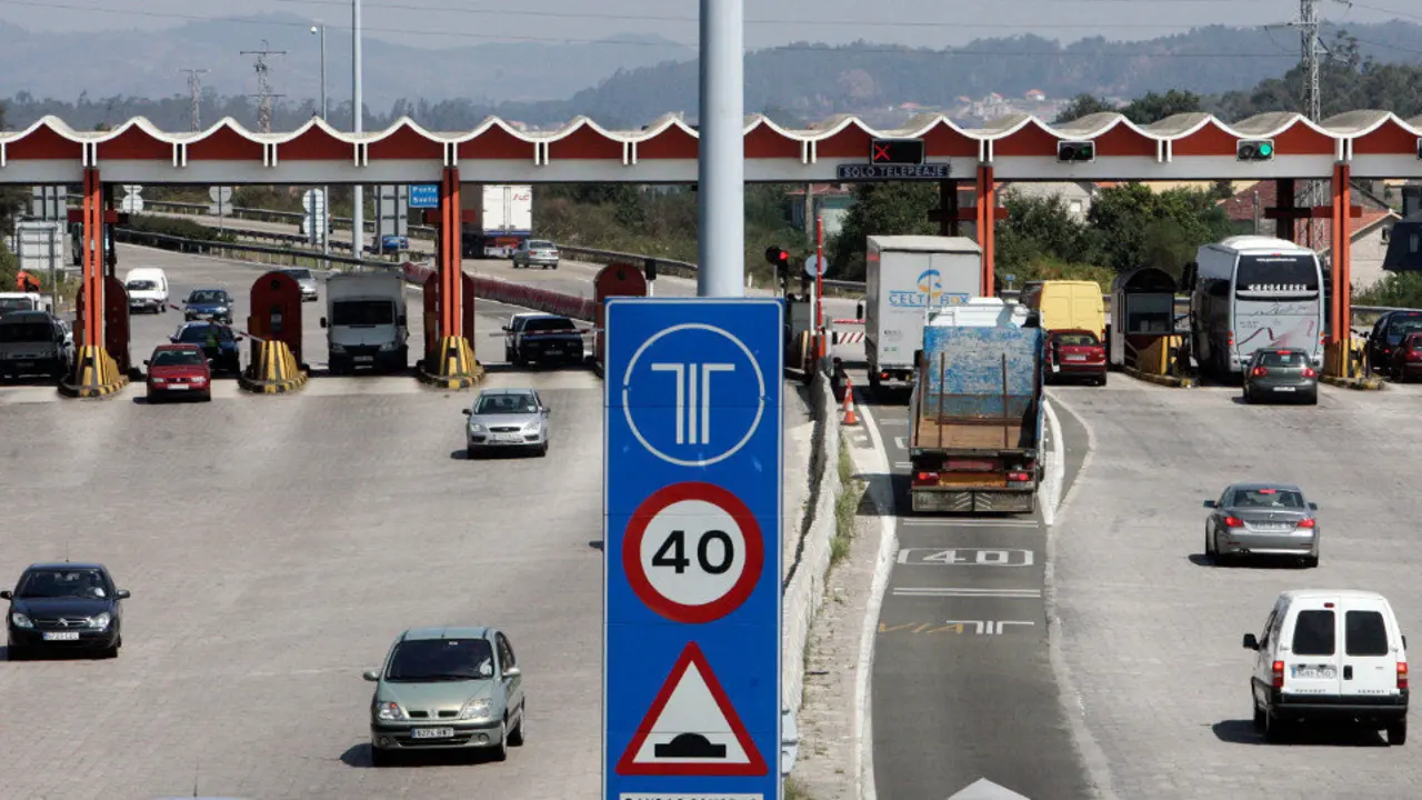 Cabinas de peaje de la AP-9, a su paso por Pontevedra. JAVIER CERVERA