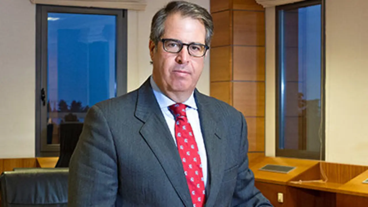 Gregorio Serrano, director de la DGT, ha estado en el blanco de las cr&iacute;ticas del colectivo de examinadores. EFE
