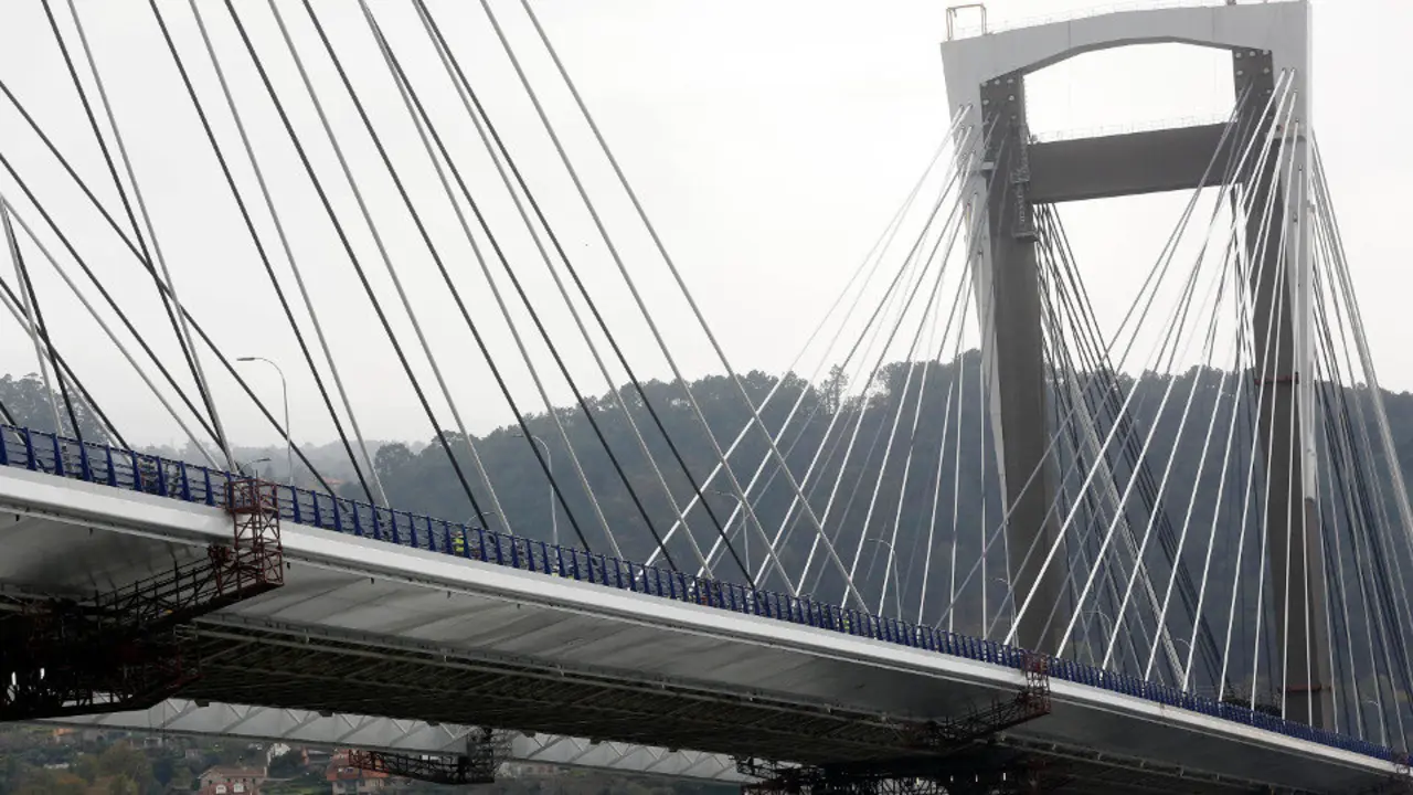 Obras en el puente de Rande.JAVIER CERVERA