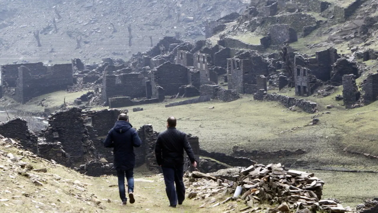 Los restos del viejo Portomarín, al descubierto. XESÚS PONTE