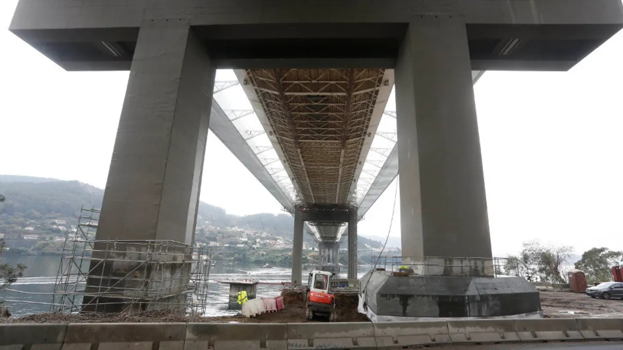 Obras en el puente de Rande. JAVIER CERVERA