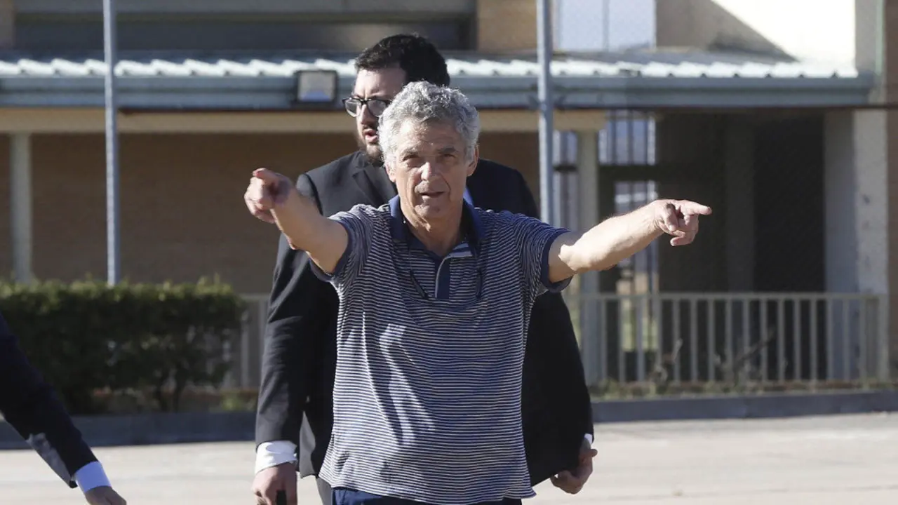 Villar saliendo de la cárcel. KIKO HUESCA