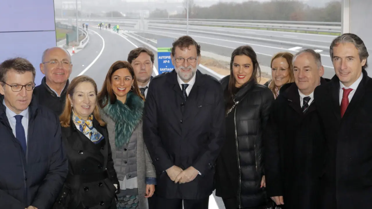 El presidente del Gobierno, Mariano Rajoy, acompañado por Ana Pastor, Alberto Nuñez Feijóo y otras autoridades. LAVANDEIRA JR