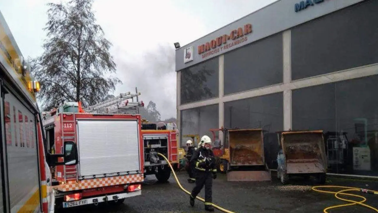 La nave en cuestión bajo el efecto de las llamas. @TVGalicia