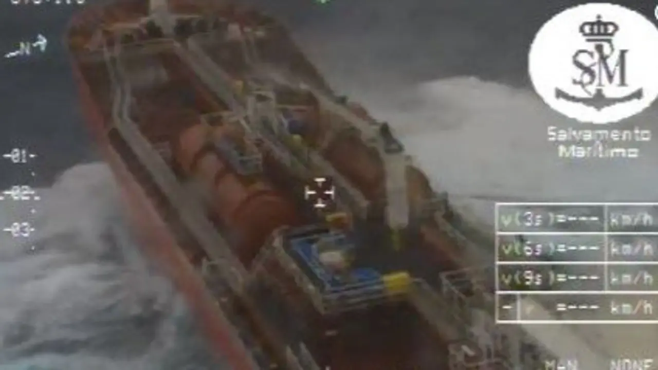 Complicado rescate frente a la costa de A Coruña. SALVAMENTO MARÍTIMO