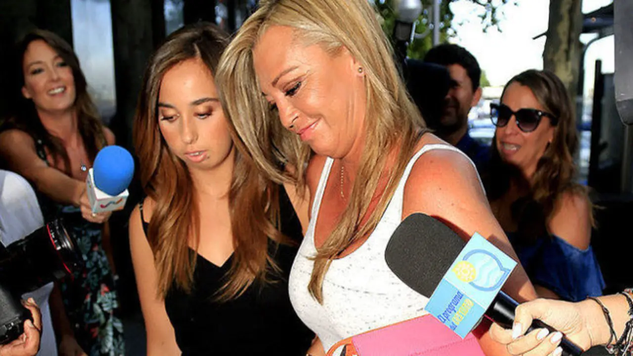 Andrea Janeiro con su madre, Belén Esteban. EP