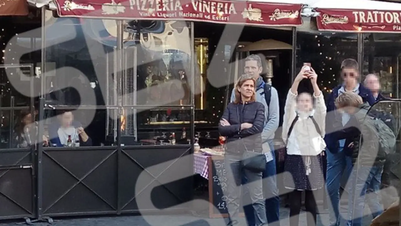 Urdangarín y la infanta Cristina, en Roma con sus hijos. CADENA SER