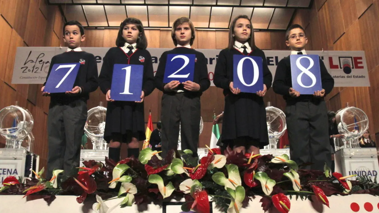 Niños del Colegio de San Ildefonso . AEP