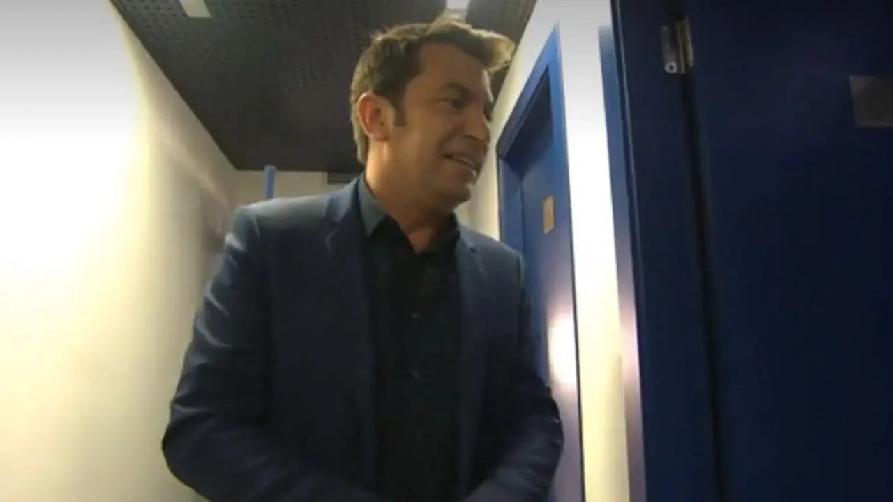 Arturo Valls acompañó al concursante hasta la puerta del servicio. ATRESMEDIA