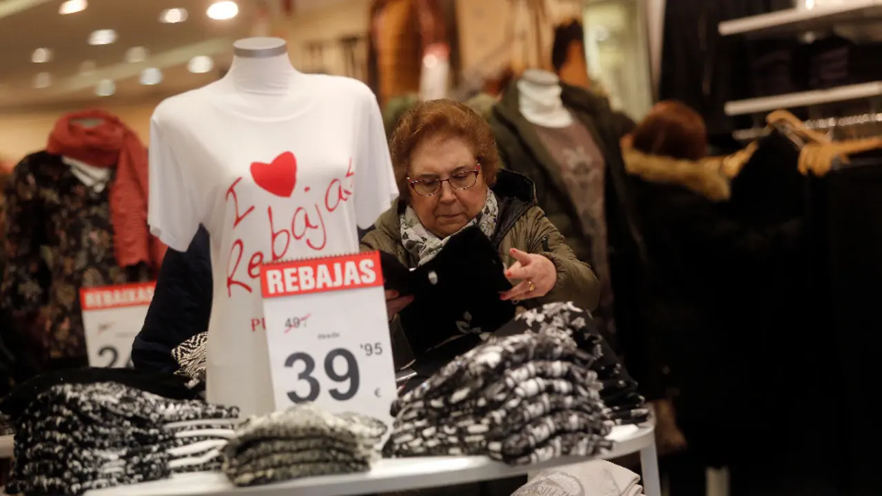 Primer día de rebajas en el comercio gallego. JAVIER CERVERA