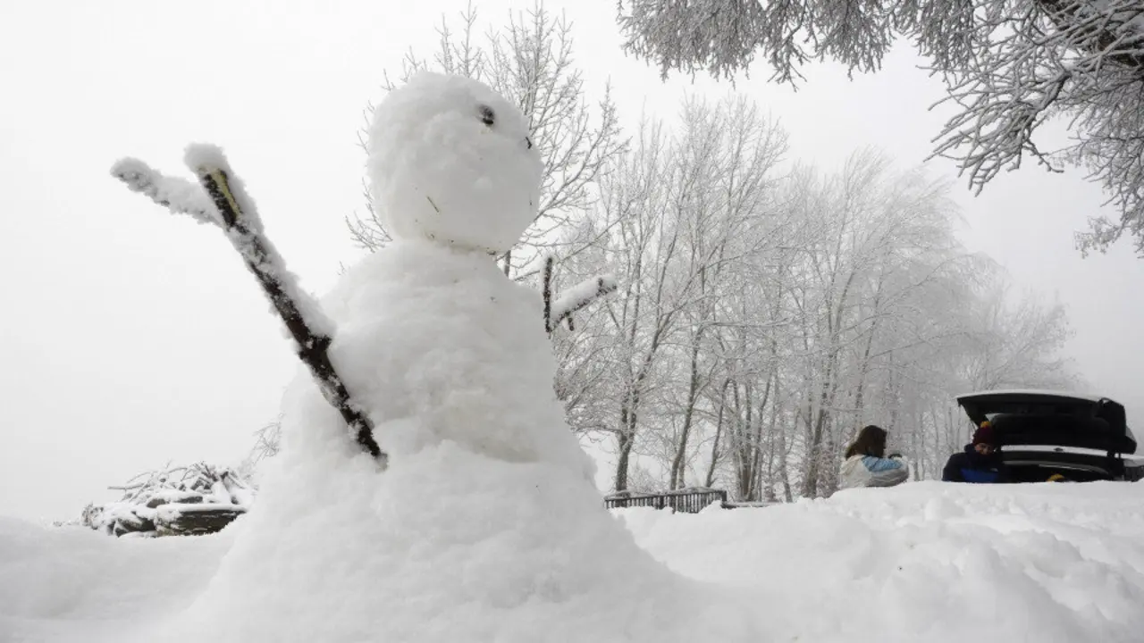 Nieve en O Cebreiro el pasado año. ELISEO TRIGO (EFE)